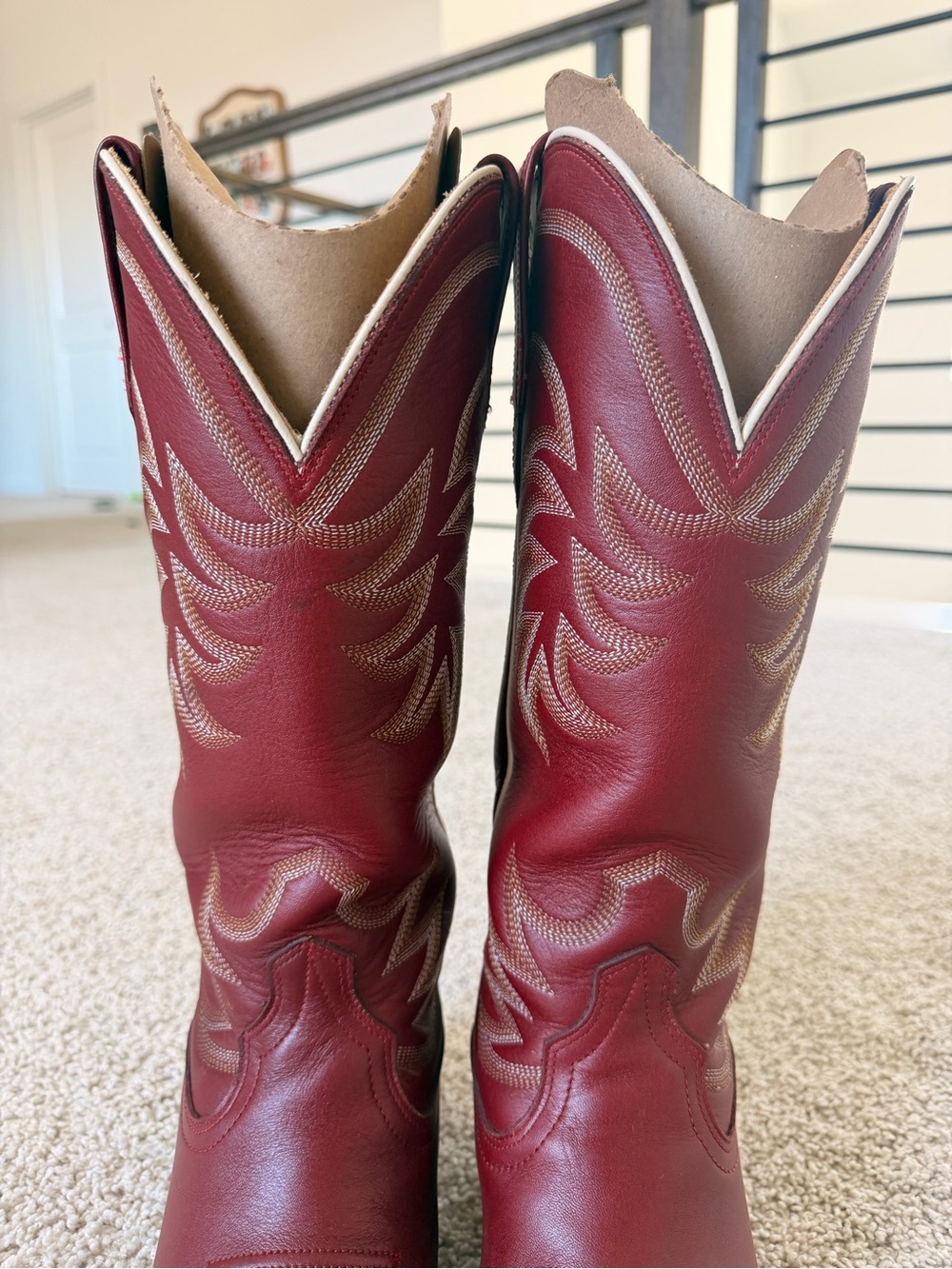 Tecovas The Annie Cowgirl Western Boots in Scarlet Cowhide - Picture 5 of 10